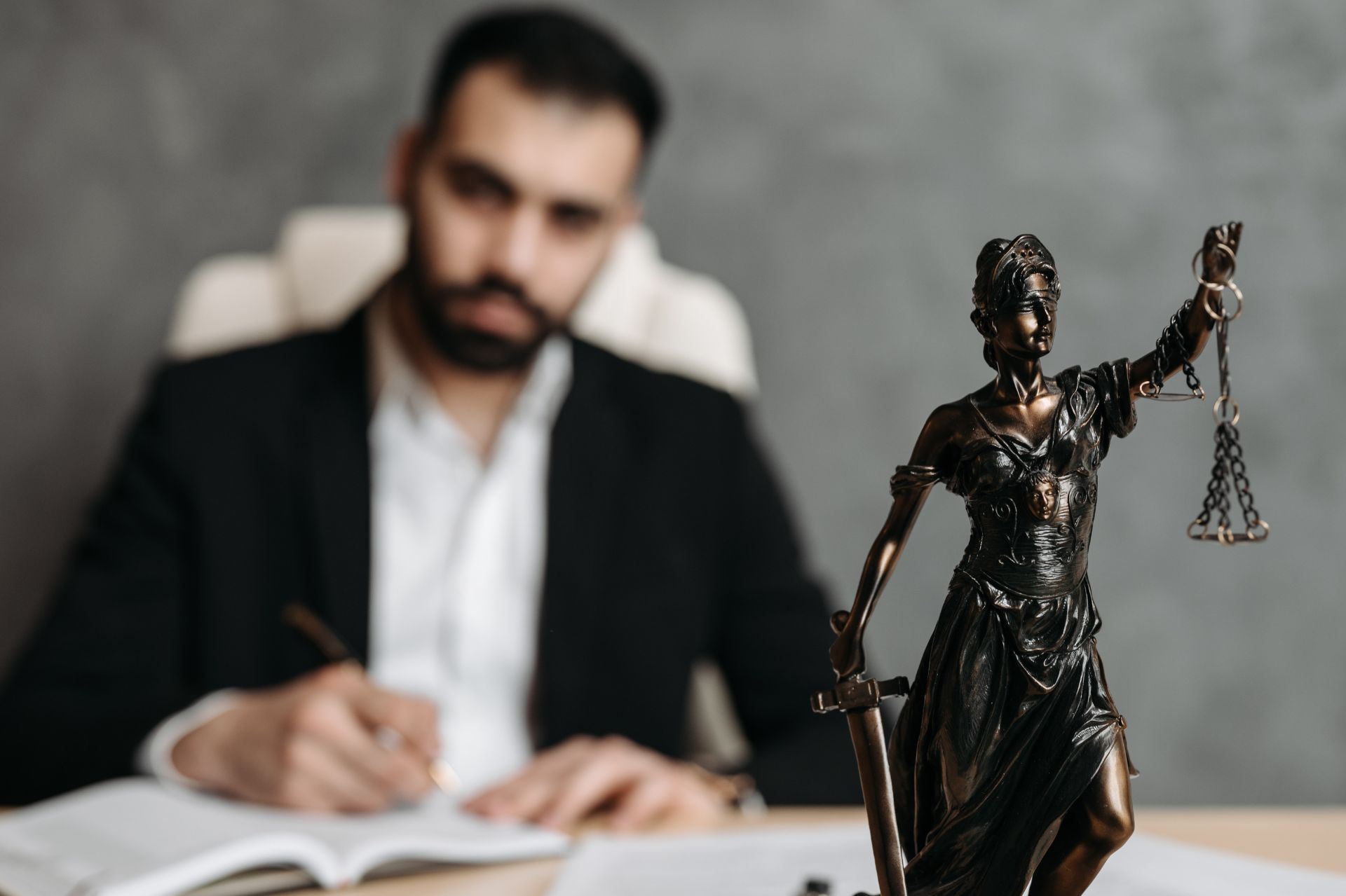 Understanding the Different Expenses Involved in Hiring a Lawyer